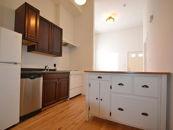 3rd image of 357 Greenwich St APT 1