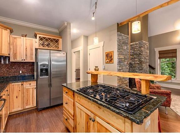 Kitchen and breakfast bar