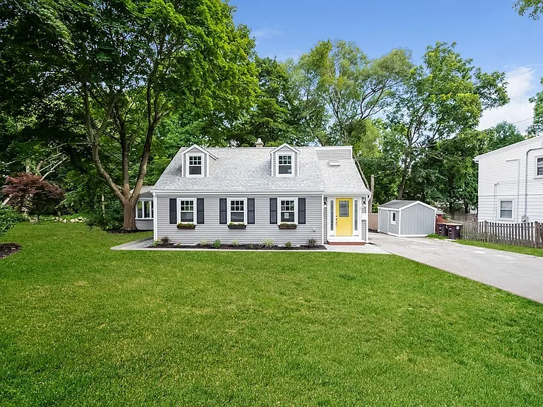 11 Rainbow Ln — Photo 2