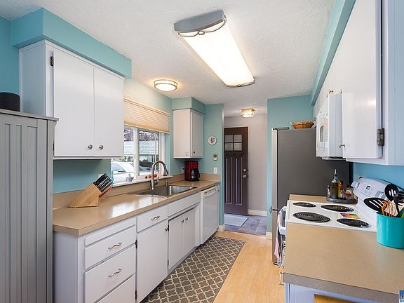 5th image of 820 N Abbey Ct