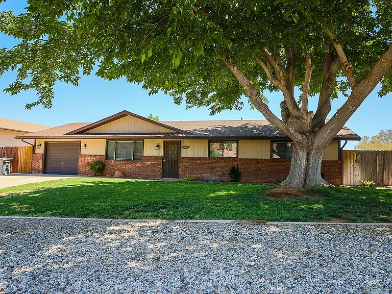 2821 Juniper Cir — Photo 2