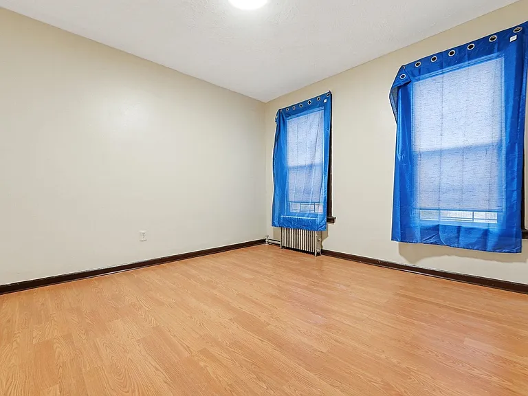 86 Seaview Ave — Photo 2