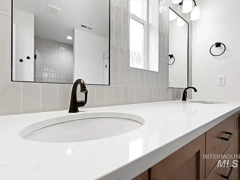 8369 W Meltwater Ln — Photo 9