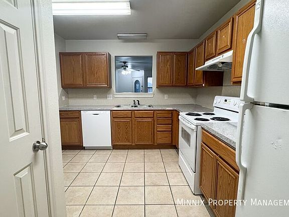 4th image of 5415 Marshall St #B