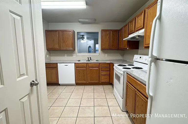 5415 Marshall St #B — Photo 4