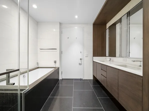 50 Riverside Boulevard image 5 of 19