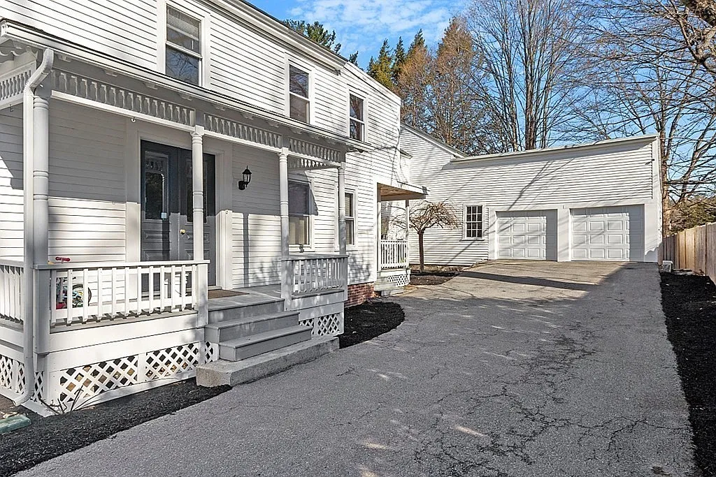 3 bed, 1.0 bath, 1200 sqft, $2,800 — Photo 1