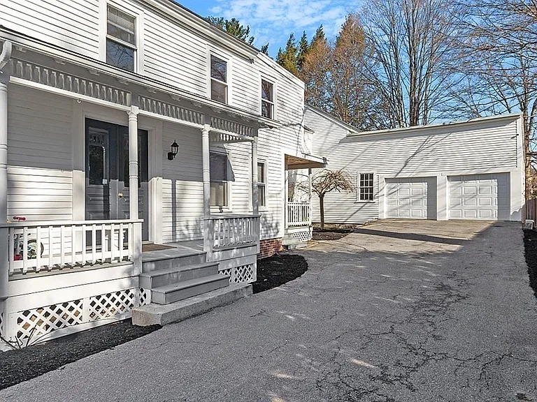 8 Main St #2-R — Photo 1