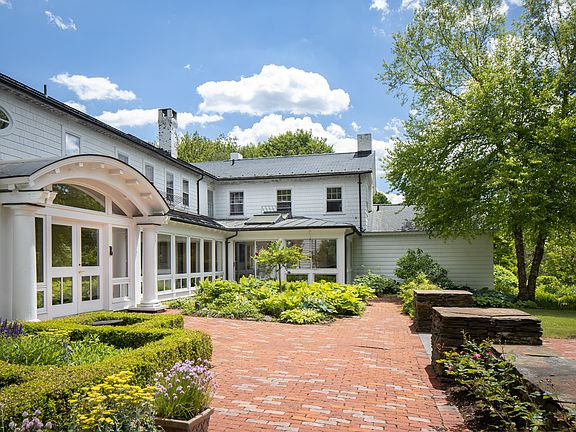 119 Under Mountain Rd