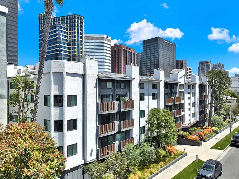 Westwood Riviera Apartments — Photo 20