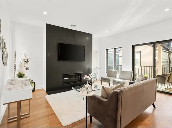 160 W 7th St #4, Boston, MA 02127