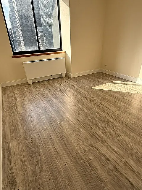 250 East 40th Street — Photo 4