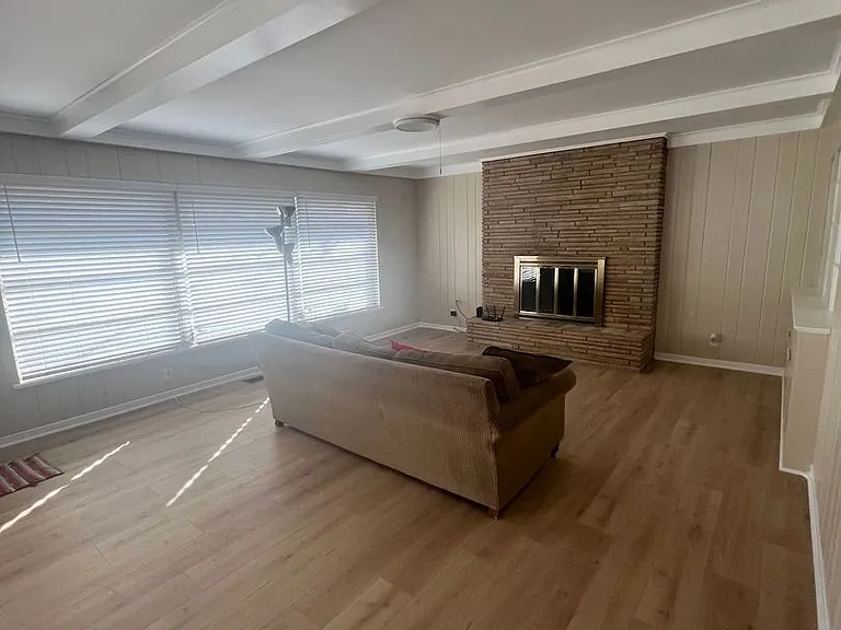 1404 Melrose Dr — Photo 33