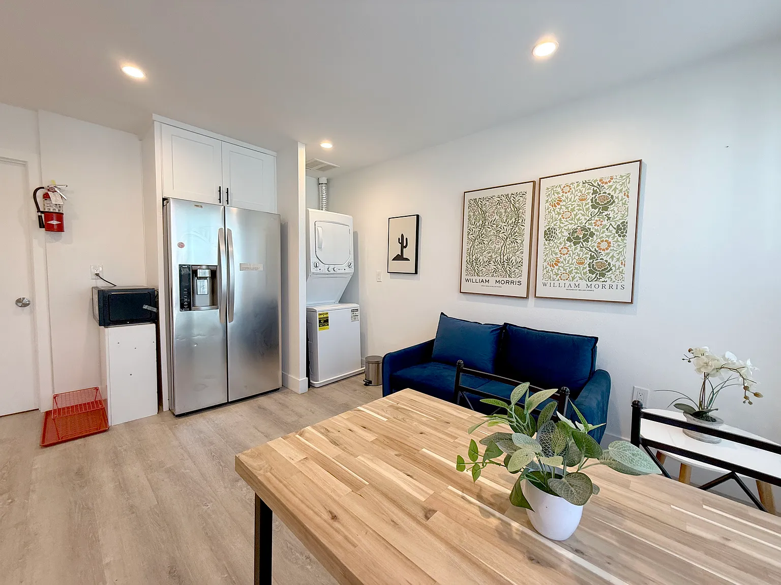 1415 W 35th Pl — Photo 2