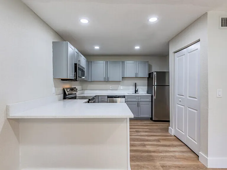 Flagler Pointe Apartments — Photo 16