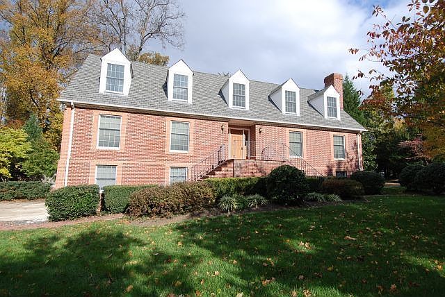1st image of 2422 Sandburg St