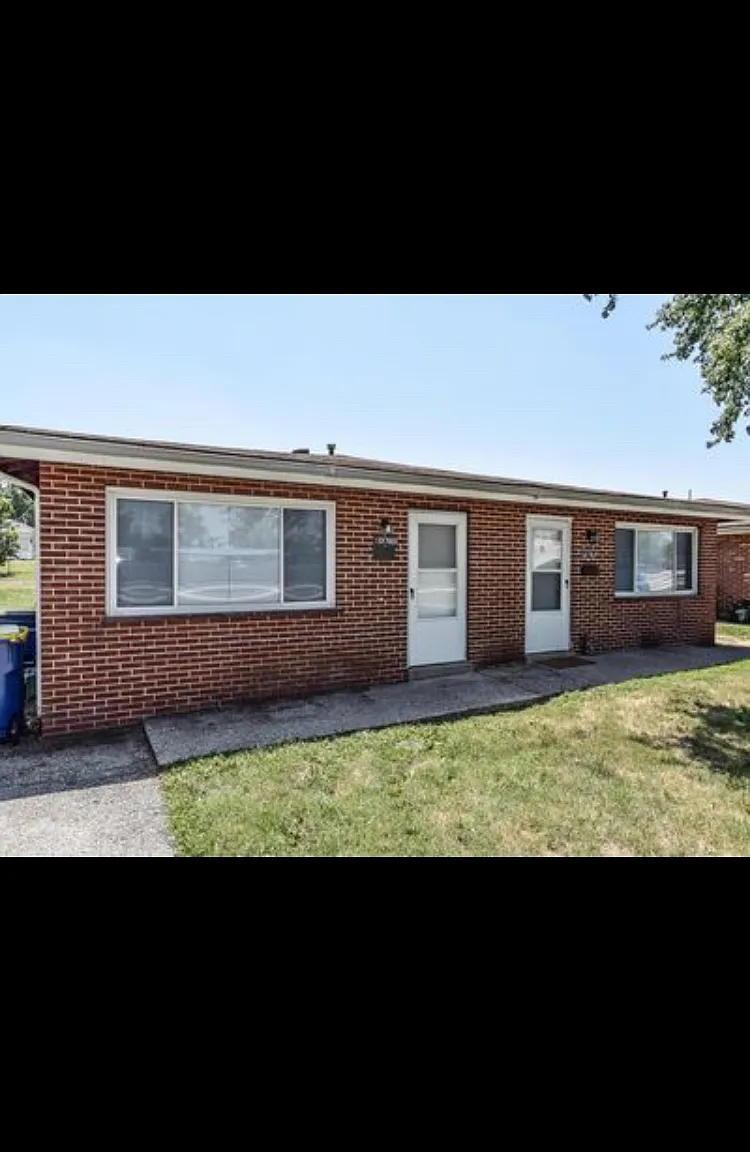 2 bed, 843 sqft, $1,300 — Photo 1