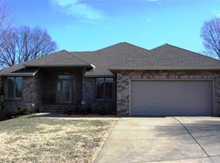 3350 S Oak Ave, Springfield, MO 65804