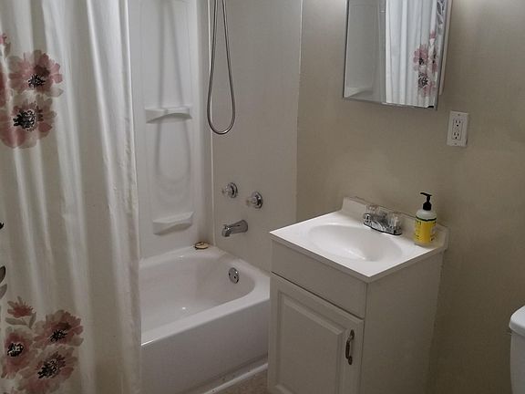 4th image of 231 N Broom St