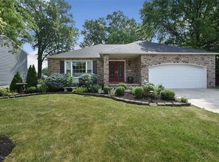3691 Beverly Hills Dr, Rocky River, OH 44116