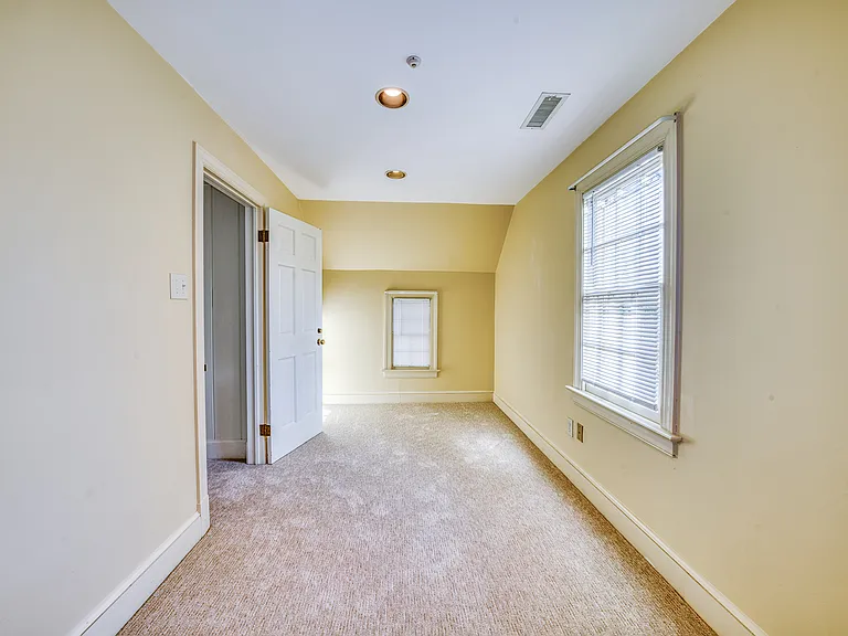 9720 Burnett Dr — Photo 33