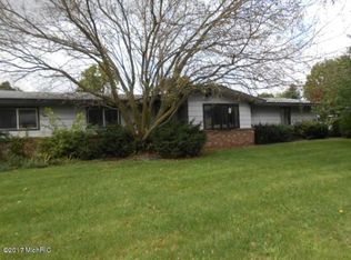 601 Parkside Dr, Sturgis, MI 49091