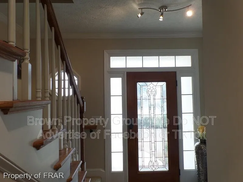 3 bed, 2.5 bath, 2100 sqft, $1,995 — Photo 4
