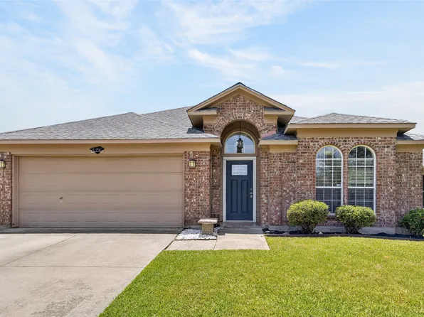 1025 Highland Station Dr, Saginaw, TX 76131