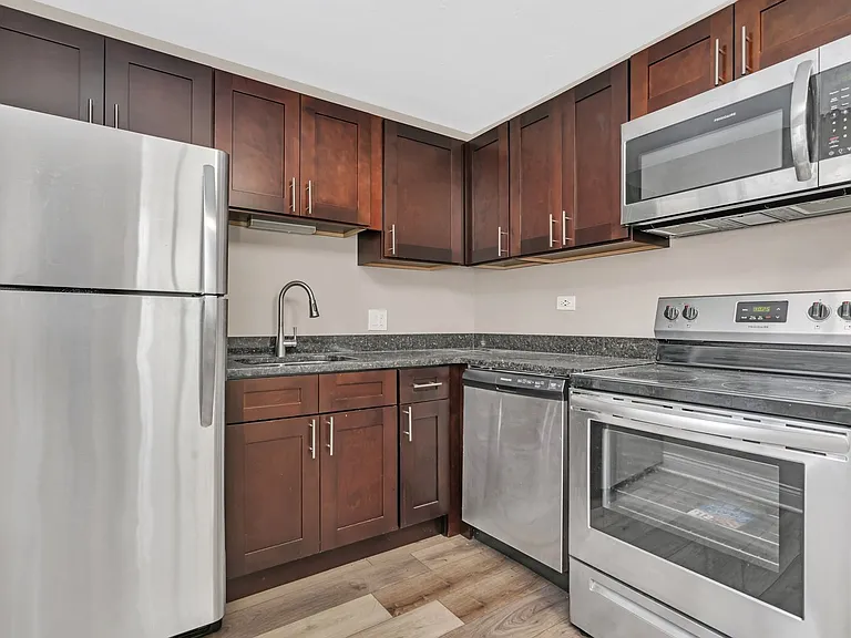 Lakeside Village Apartments — Photo 13