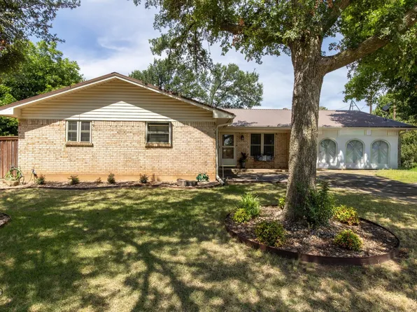 409 Kay St, Henrietta, TX 76365