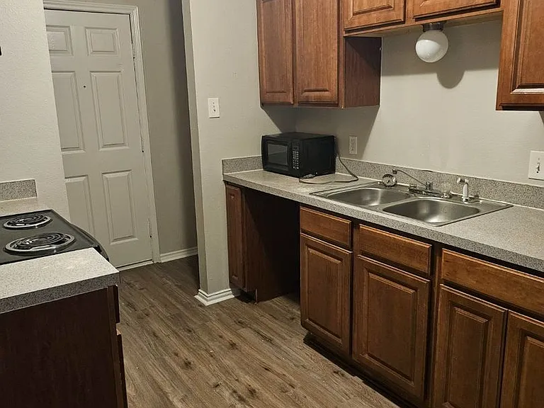 1702 Stalcup Rd #100 — Photo 2