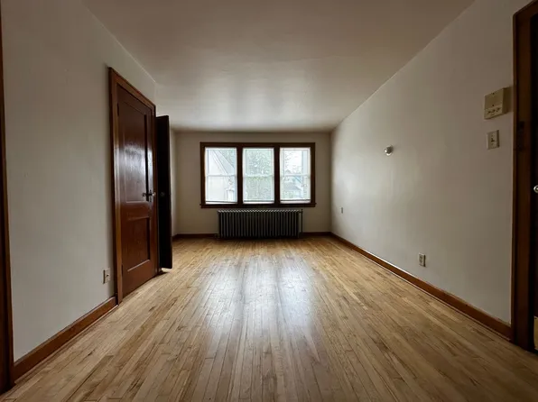 Park Whitney Lofts, 822 Pine St #11, Green Bay, WI 54301