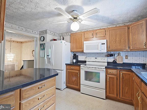 4th image of 312 Mount Royal Ave