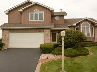 7454 W Haystack Dr, Frankfort, IL 60423