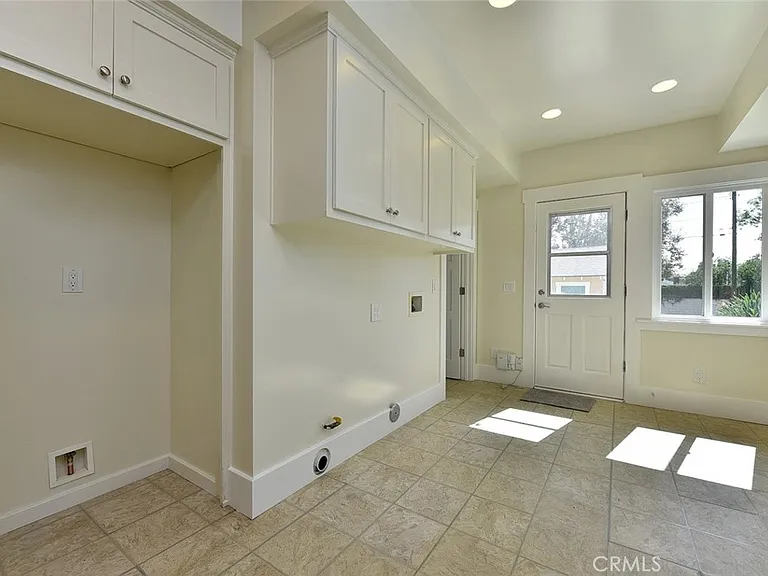 470 W Center St — Photo 7