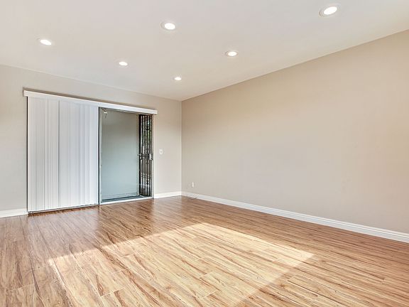 3rd image of 757 N California Ave