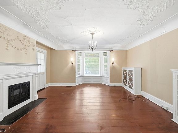 5th image of 104 Maple Ave APT 1