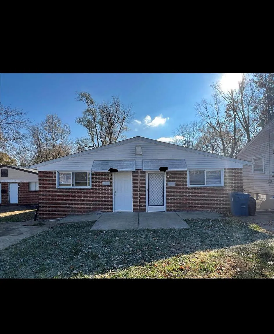 4220 Beachwood Ave — Photo 2
