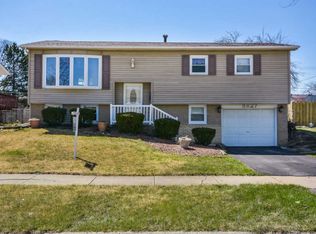 5827 Essex Rd, Oak Forest, IL 60452