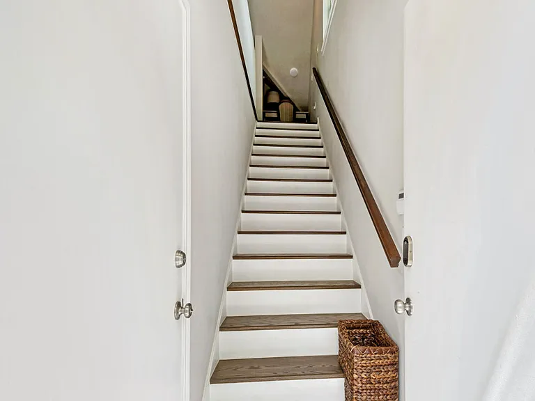 4556 Belclaire Ave — Photo 49