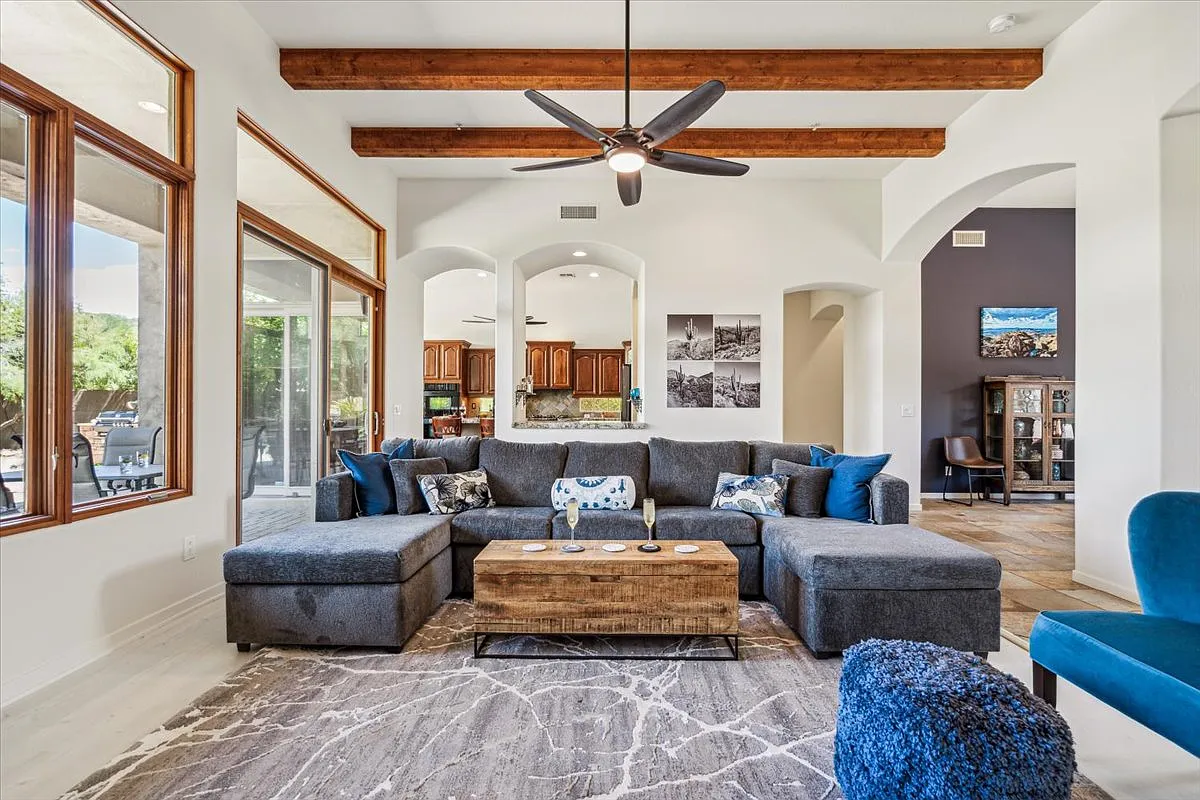 4 bed, 2.5 bath, 3300 sqft, $6,250 — Photo 1