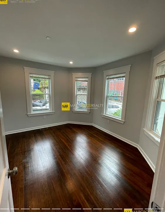 4 bed, 9999 sqft, $5,500 — Photo 4