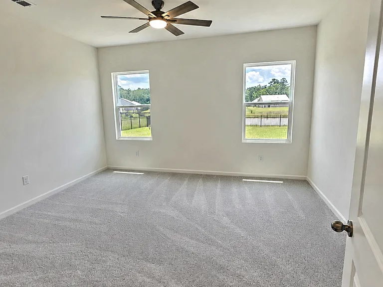 423 Castillo Dr — Photo 13