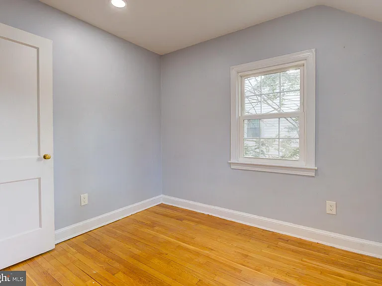 6916 New Hampshire Ave — Photo 42