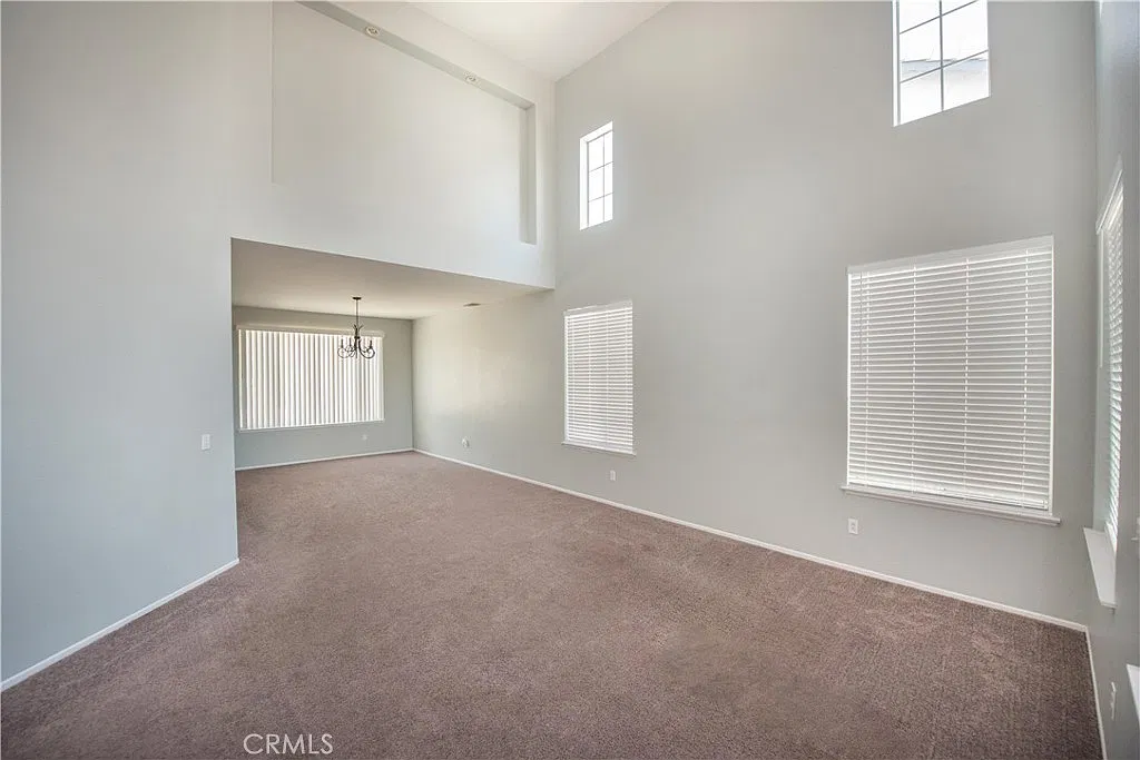 6 bed, 3130 sqft, $4,500 — Photo 3