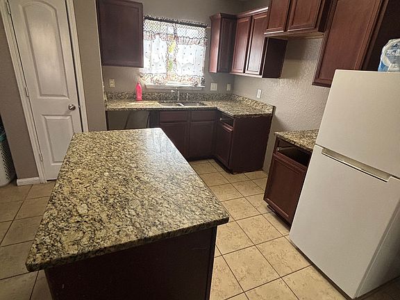 3rd image of 4606 Le Villas #4