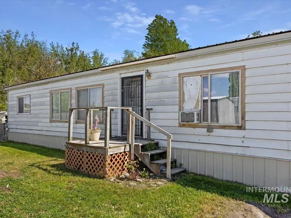 428 N 1st St E, Paul, ID 83347
