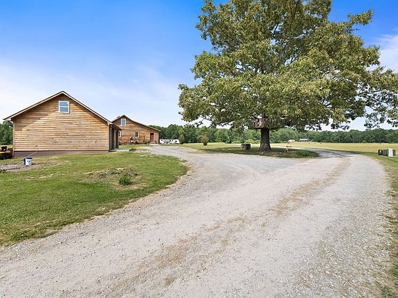 4th image of 417 Dumplin Knob Ln
