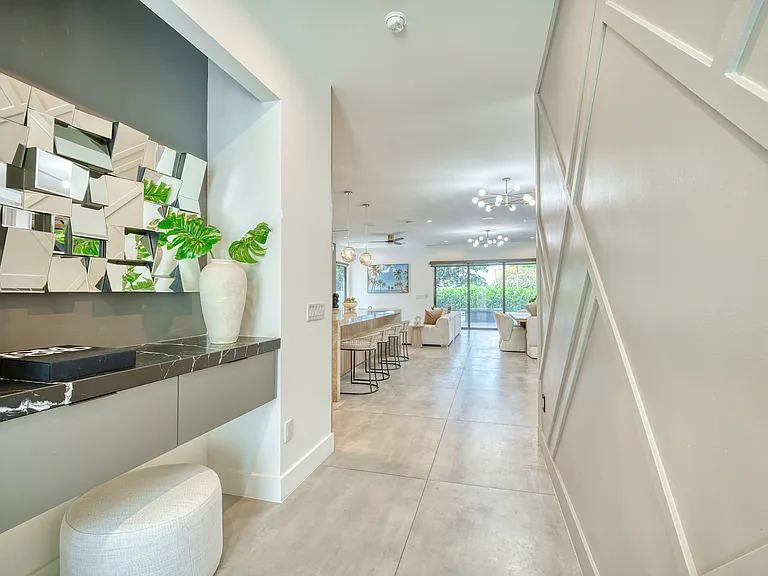 2613 Center Ave — Photo 3