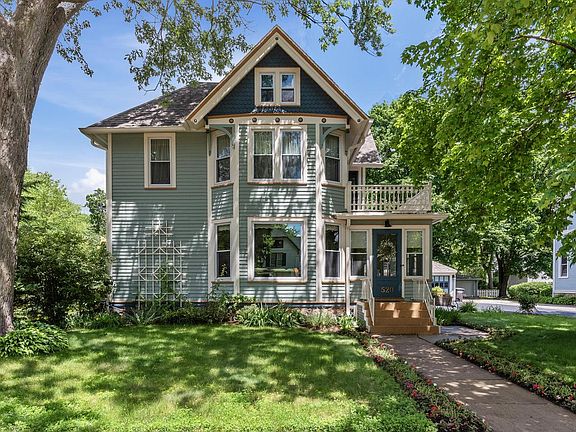 2nd image of 520 W Wisconsin AVENUE